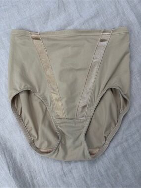 Maidenform High Waisted Panty M